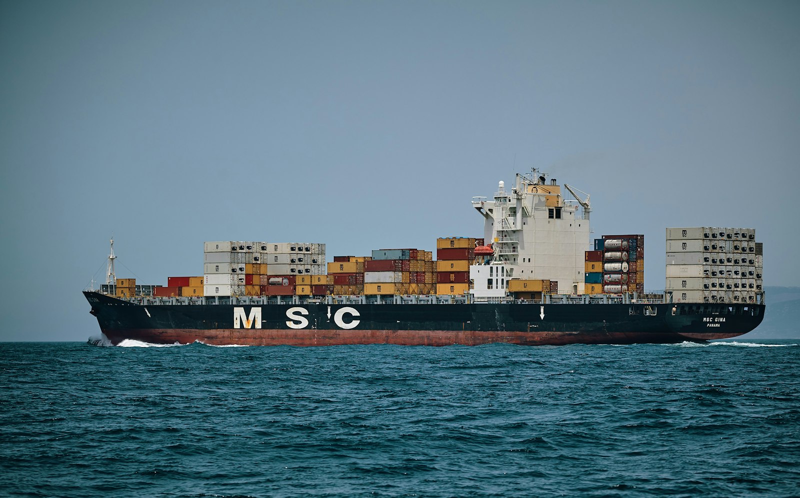 Maritime port container handling and fresh fruit logistics